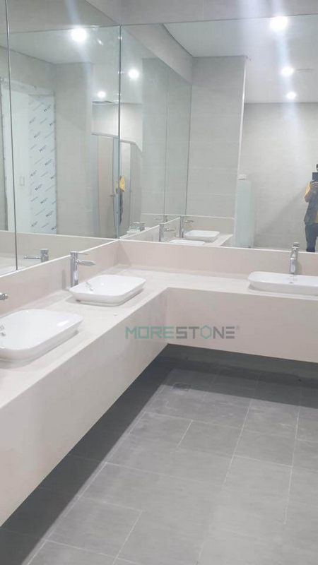 Mẫu đá ốp lavabo màu vàng ngà Himacs rất đẳng cấp tăng vẻ tiện nghi cho căn phòng vệ sinh chung cư cao cấp, biệt thự, nhà phố.